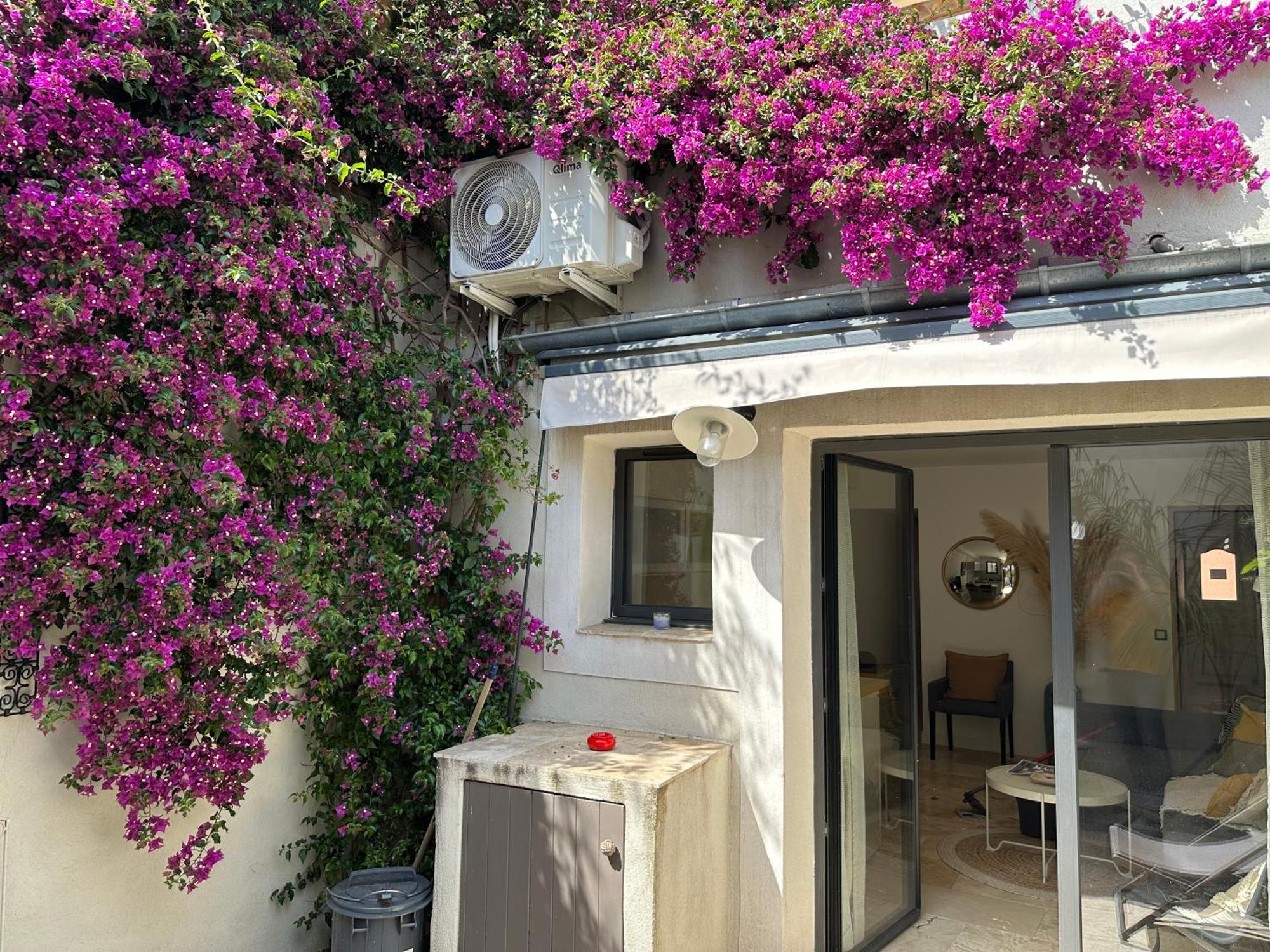 Appartements 3 étoiles terrasse ou patio intra-muros Aigues-Mortes Exterior foto